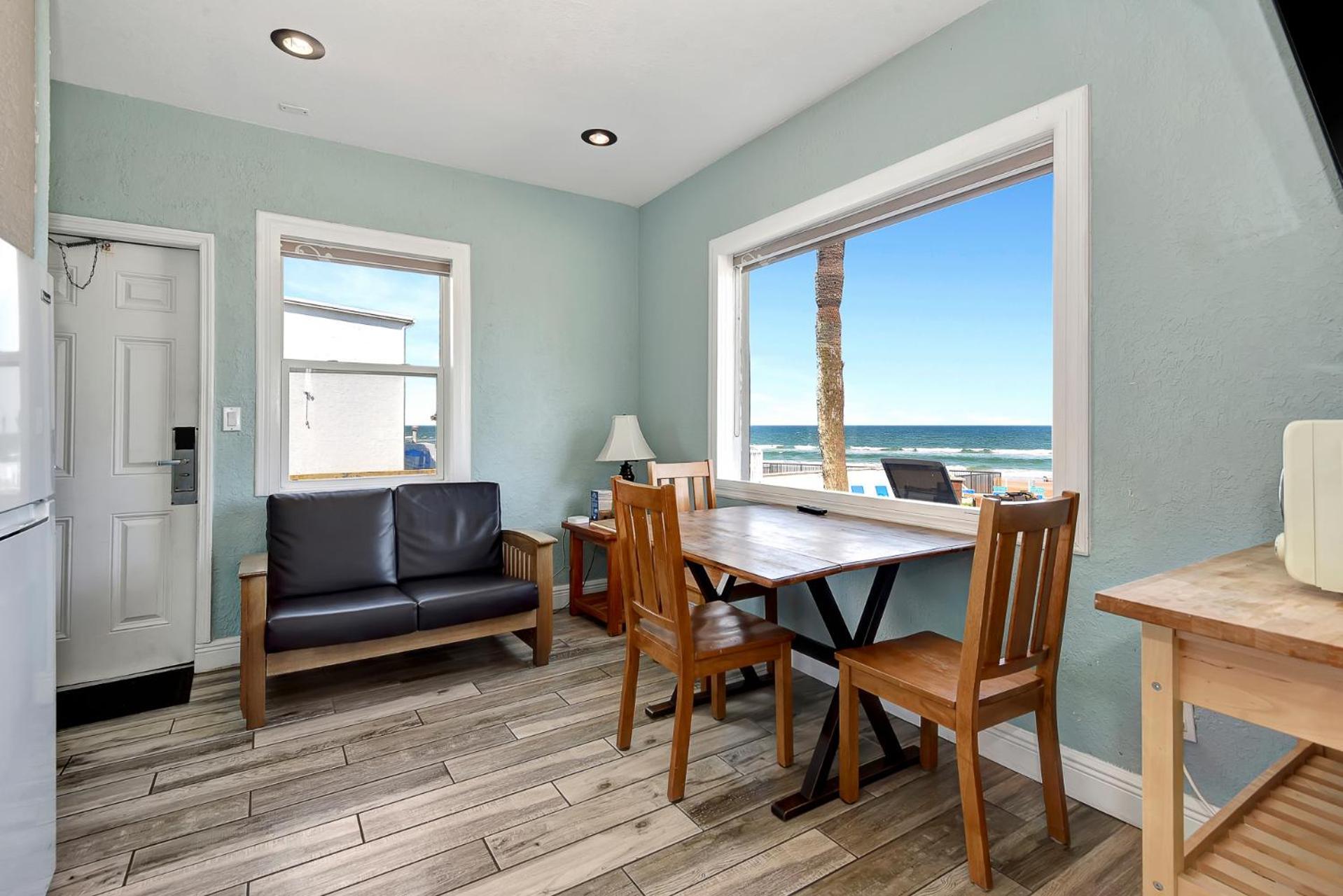 Shoreline Suites & Cabana Cottages - Beachfront Дейтона Бийч Екстериор снимка
