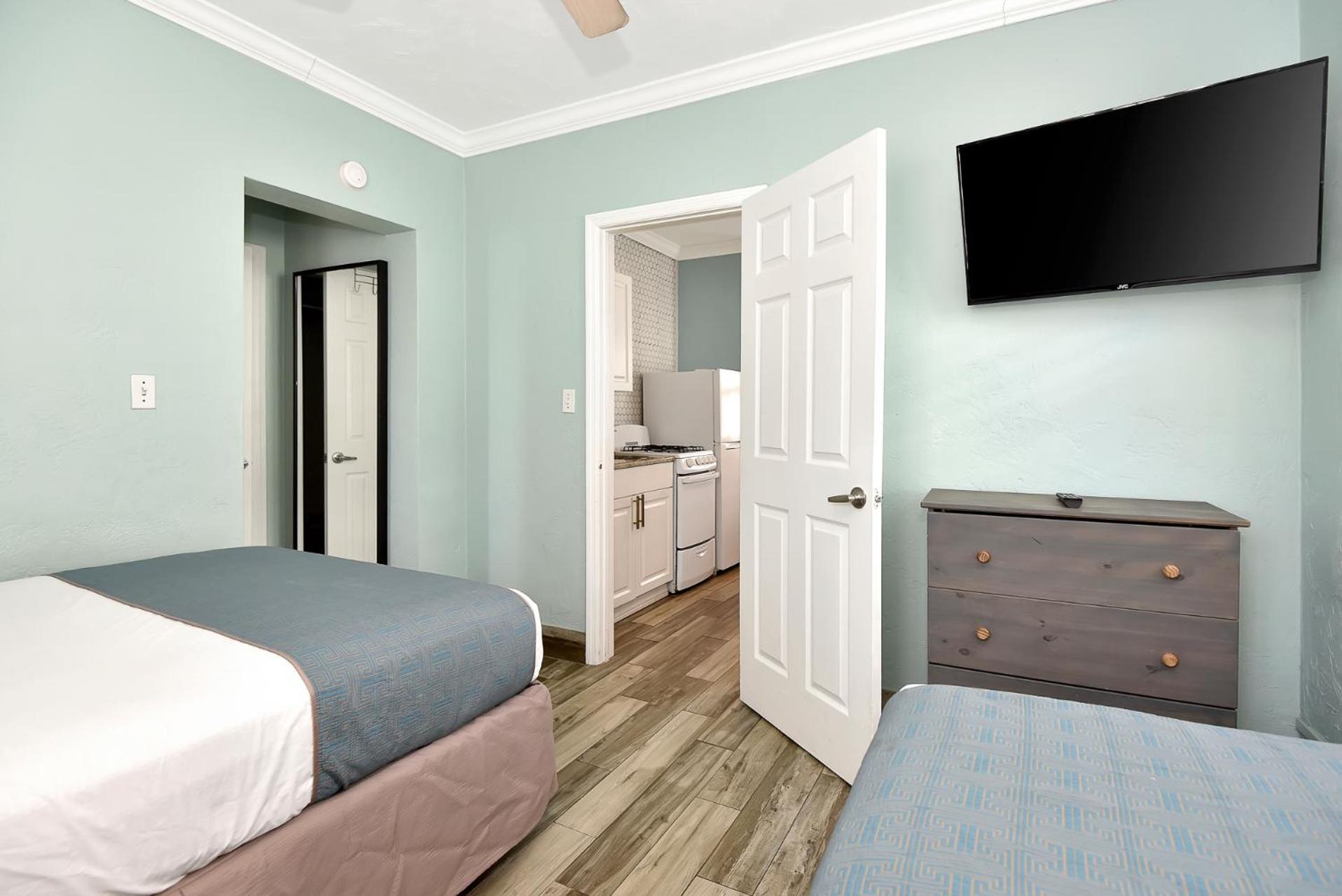 Shoreline Suites & Cabana Cottages - Beachfront Дейтона Бийч Екстериор снимка
